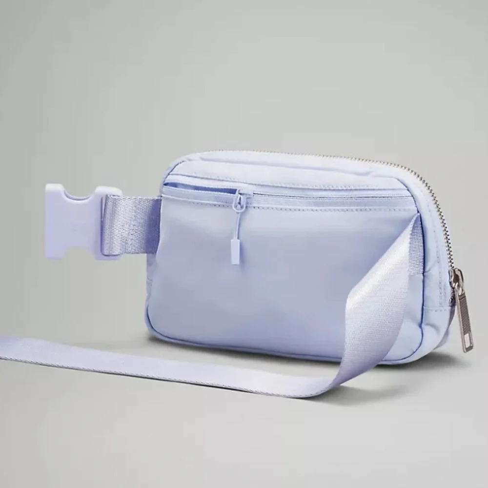 BNWT Lululemon Everywhere Belt Bag Pastel Blue - Picture 4 of 8